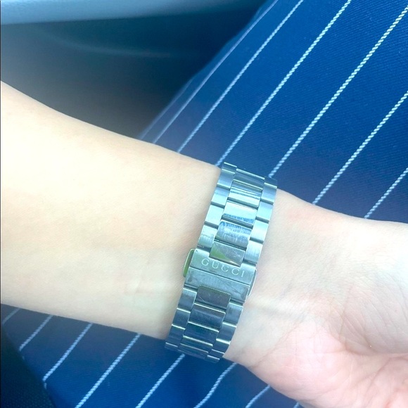 AUTHENTICATED GUCCI WATCH - Picture 7 of 8